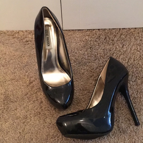 Black Steve Madden Patent Leather Heel - Picture 1 of 6